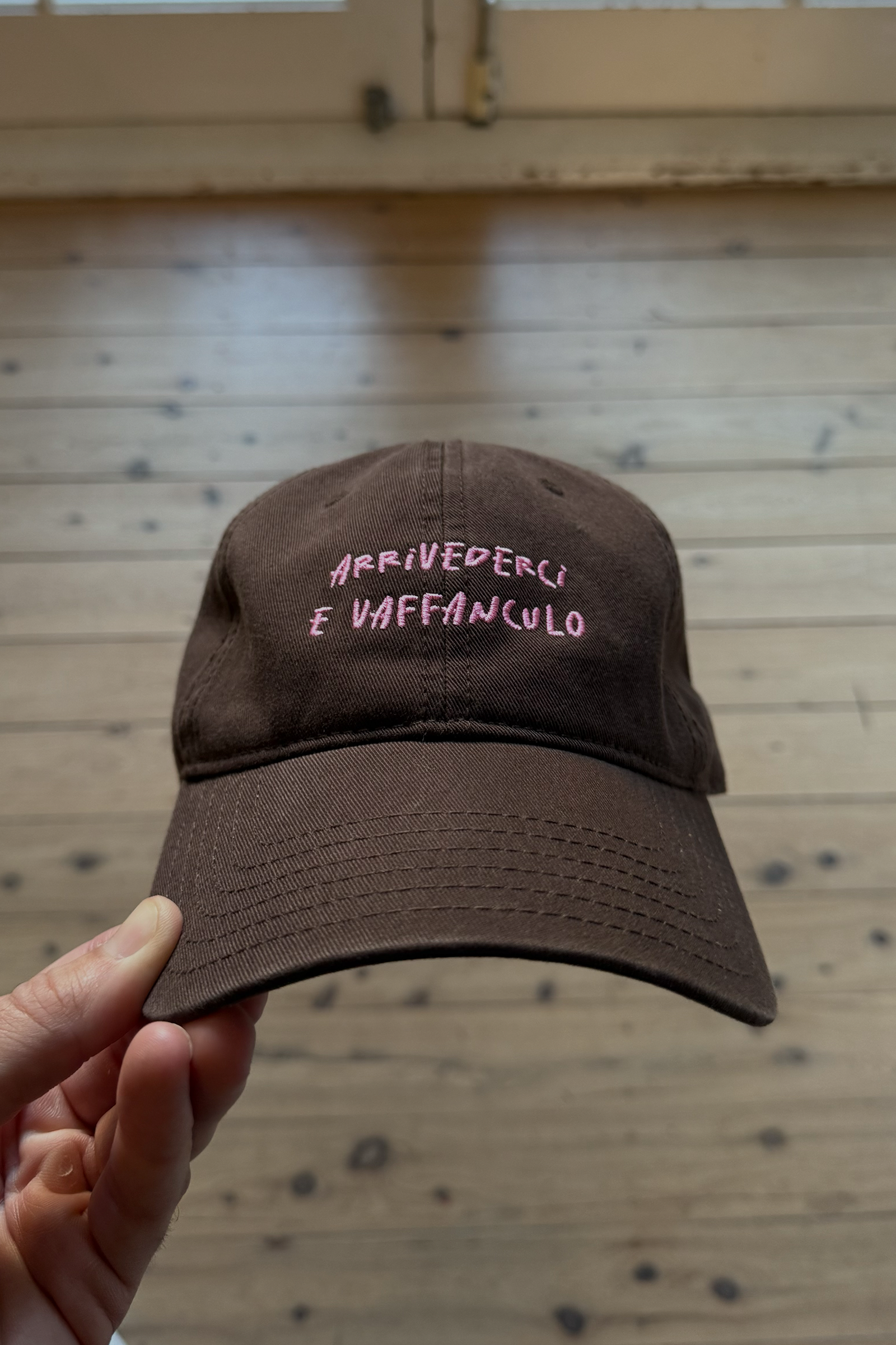 Cappello Arrivederci e Vaffanculo
